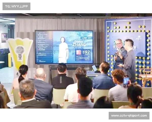 中国德比战现场吸引众多华人球迷关注